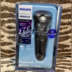 NIB Phillips Norelco Shaver 5300 SenseIQ Model S5588/81